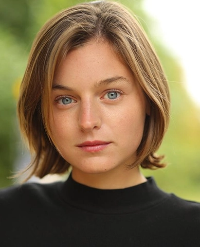 اما کورین - Emma Corrin