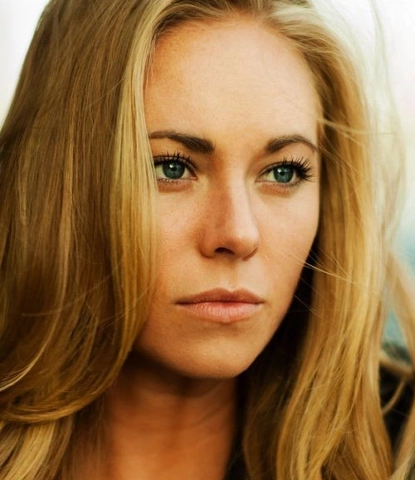 دانیل چاکرن - Danielle C. Ryan