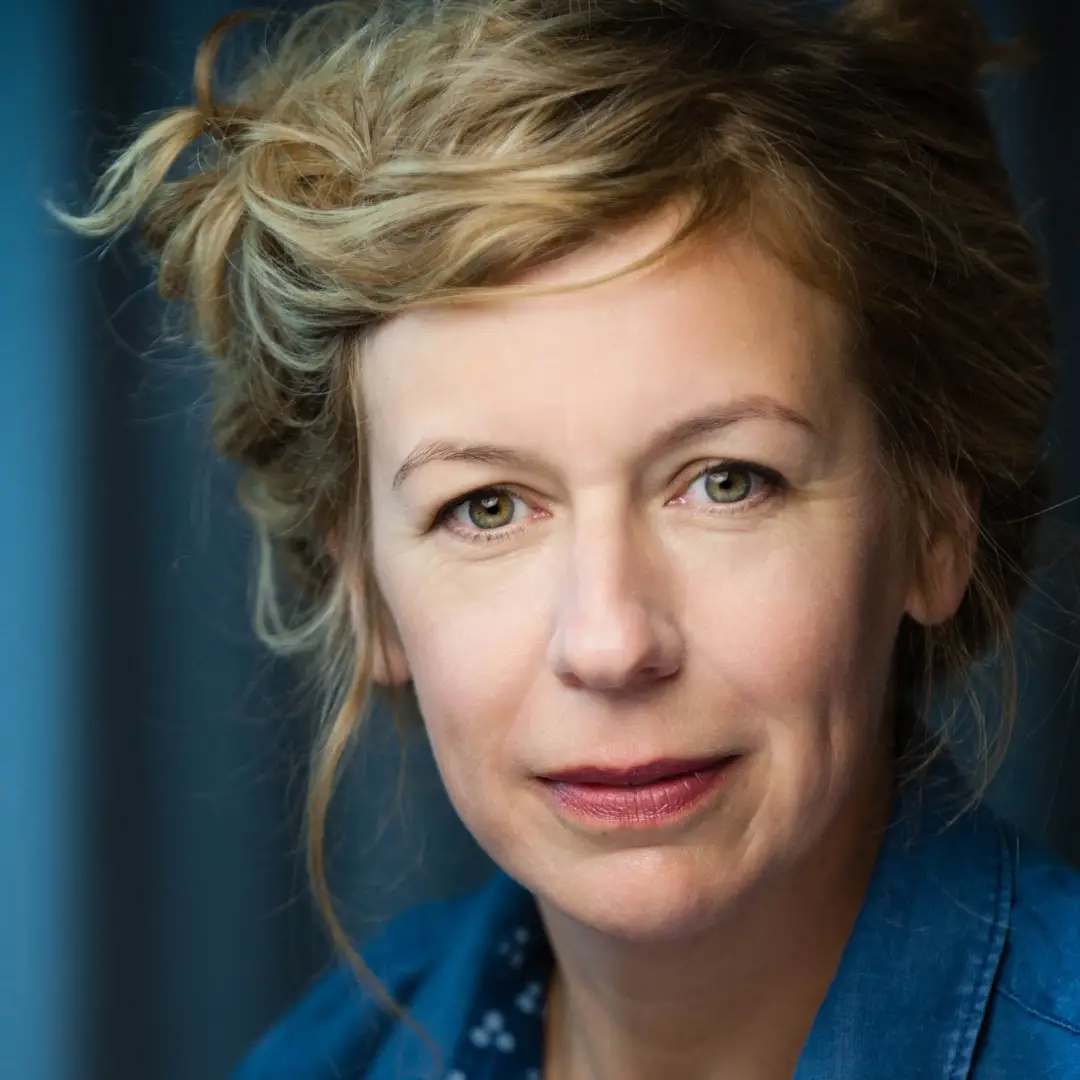 استر کولز - Esther Coles