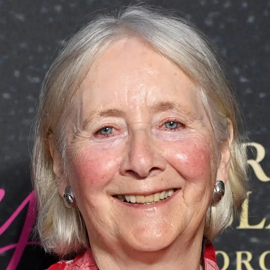 جما جونز - Gemma Jones