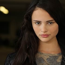 گابریل اکولز - Gabrielle Echols