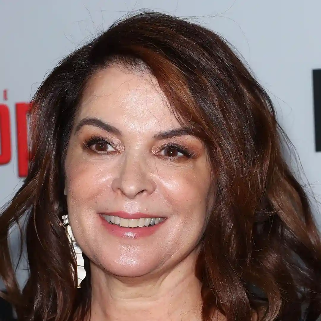 آنابلا شورا - Annabella Sciorra