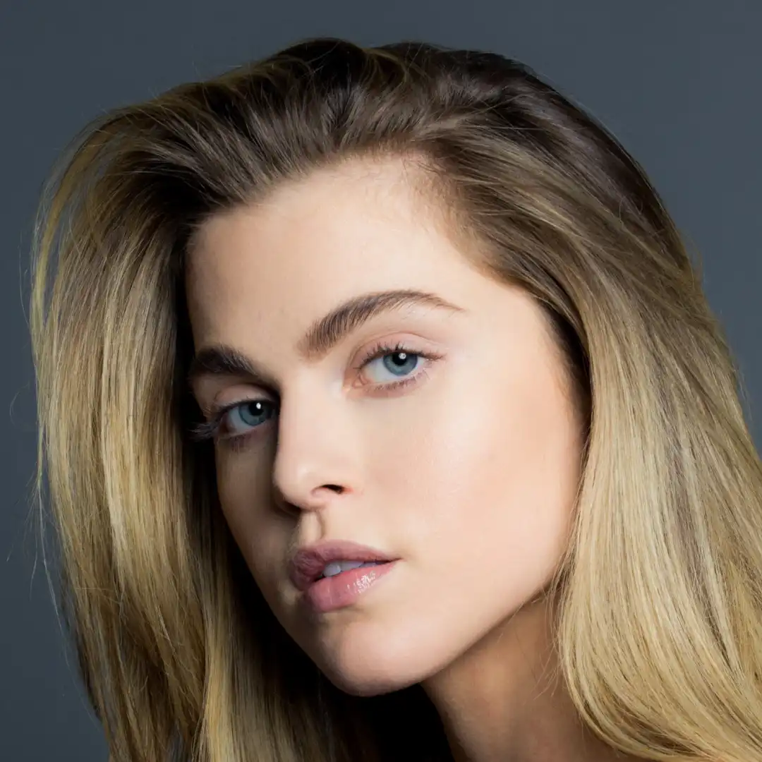 ان وینترز - Anne Winters