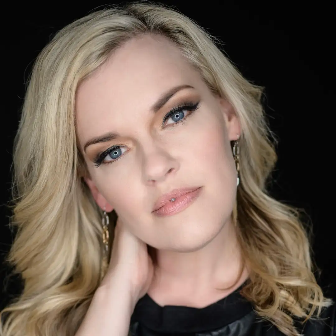 کاری والگرن - Kari Wahlgren