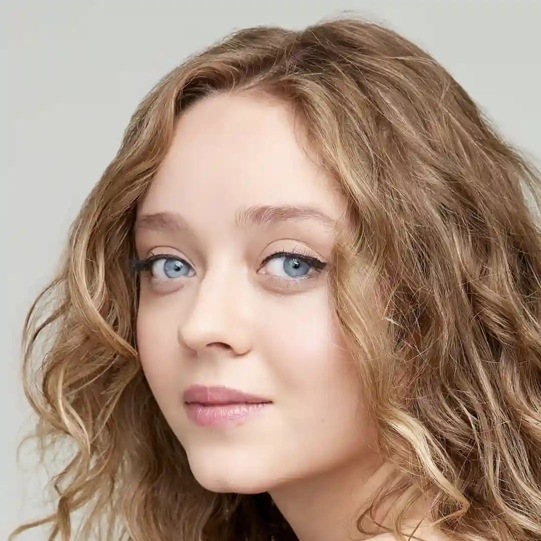 مدلین آرتور - Madeleine Arthur
