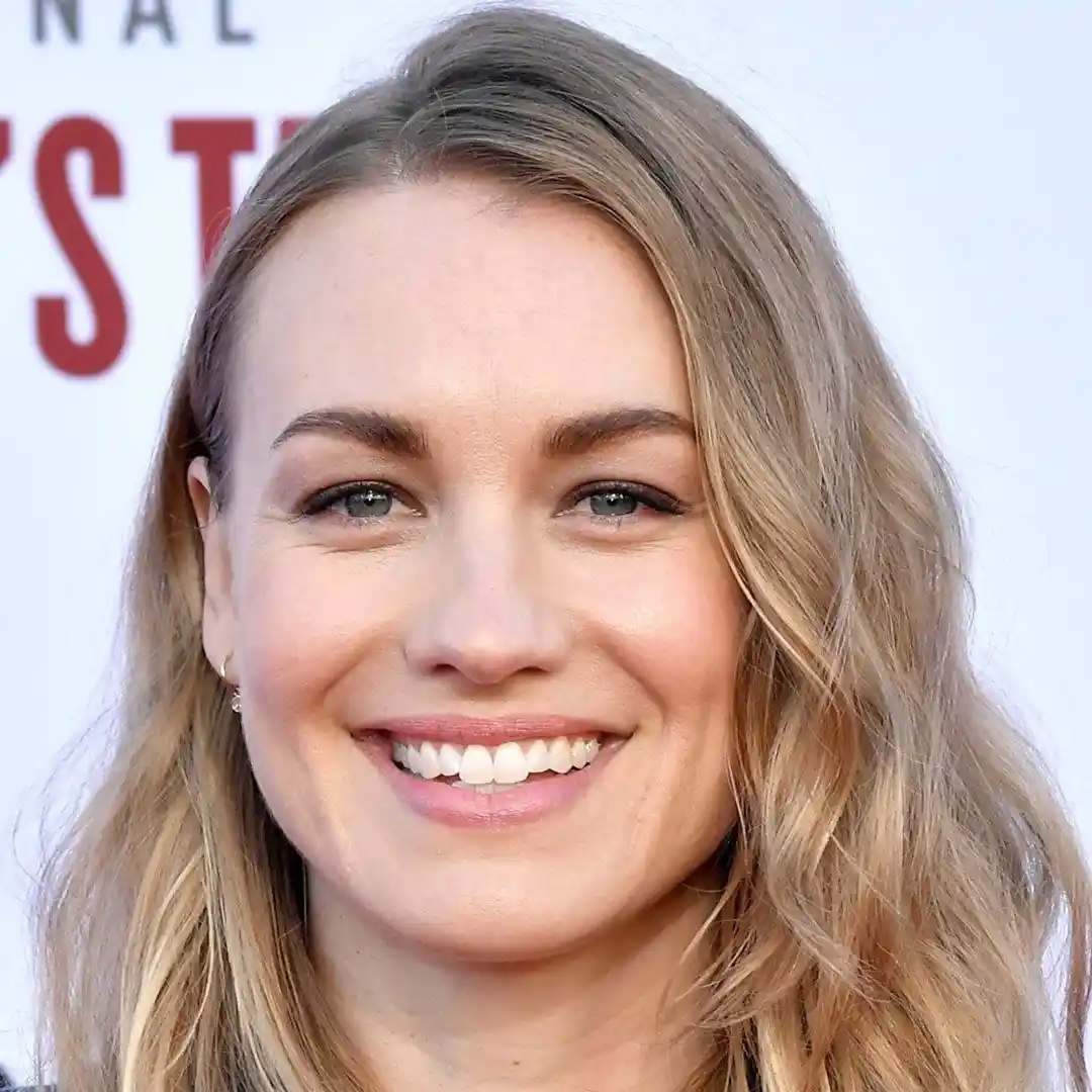 ایوان استراهاوسکی - Yvonne Strahovski