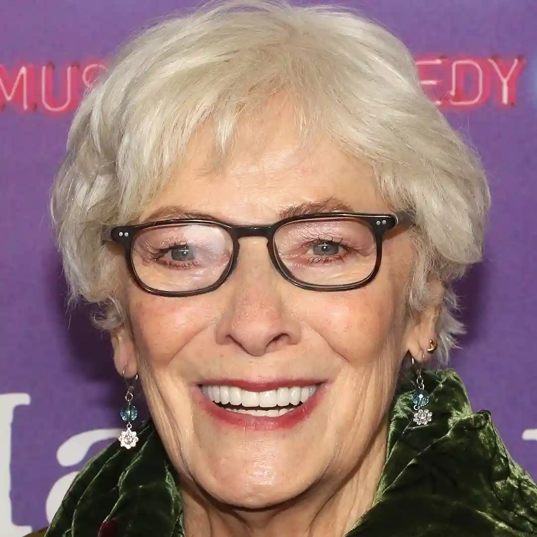 بتی باکلی - Betty Buckley