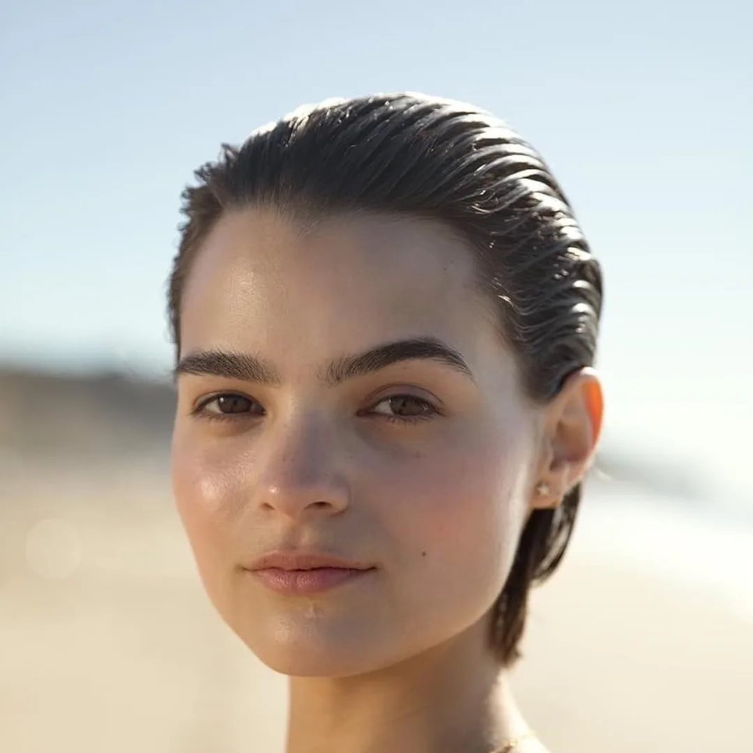 برایانا هیلدبرند - Brianna Hildebrand