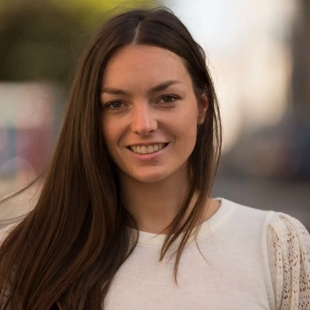 استیل دارنولت - Estelle Darnault