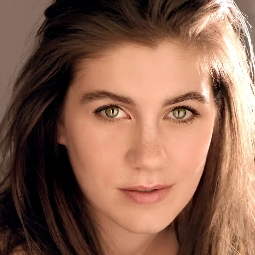 لورا دریفوس - Laura Dreyfuss