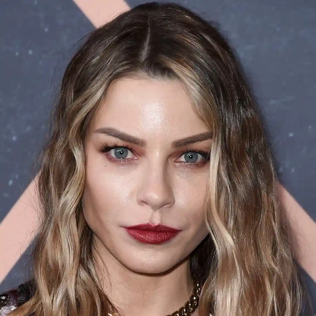لورن جرمن - Lauren German