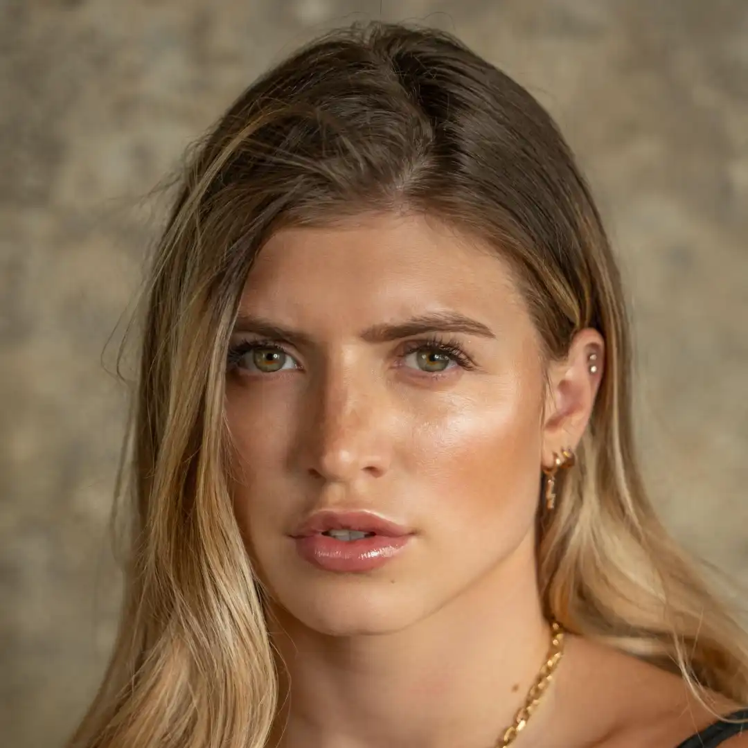 اورلیا آگل - Aurélia Agel